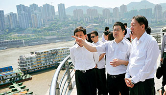 Teo Chee Hean (right), Singapore's Deputy Prime Minister, Coordinating Minister for National Security, and Minister for Home Affairs, visiting the Chaotianmen Pier in Chongqing on July 30, 2014