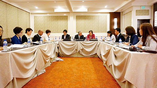 The Informal Meeting among H.E. Mme. Yang Xiuping, Secretary-General of ASEAN-China Centre (ACC), H.E. Mr. Masataka Fujita, Secretary General of ASEAN-Japan Centre (AJC), and H.E. Mr. Kim Young-sun, Secretary General of ASEAN-Korea Centre (AKC), was held in Manila, the Philippines on Jan 22, 2016