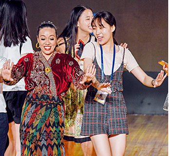Traditional performers from Mindanao Island of the Philippines interact with spectators during the China-ASEAN Drama Week which kicked off in Nanning, Guangxi Zhuang Autonomous Region, on September 6, 2017. The seven-day event featured 40 classic plays staged by 24 art troupes from China and ASEAN countries.