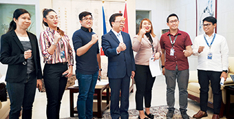 Chinese Ambassador to the Philippines Huang Xilian (center) after sharing China’s epidemic prevention and control as well as the situation of Filipino Chinese during a joint interview with three mainstream Filipino media outlets, PTV, PBS and PNA, on February 21.
