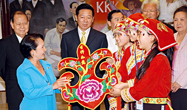 Gloria Macapagal Arroyo, then president of the Philippines, receives gifts from members of a visiting delegation of middle school students from earthquake-stricken areas of China’s Sichuan Province on January 16, 2009, in Manila.
