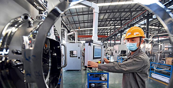 A technician on the production line of a pharmaceutical equipment company in Yichun, Jiangxi Province, February 24, 2020. (ZHOU LIANG)