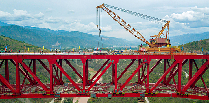 The Yuanjiang Railway Bridge of the China-Laos Railway under construction, July 1, 2020. (ZHU XIAOCHEN)