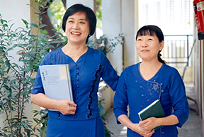 Kang Yong (left) with the dean of the Department of Chinese at Yangon University of ForeignLanguages.