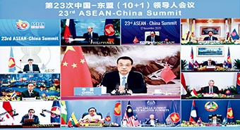 Chinese Premier Li Keqiang attends the 23rd China-ASEAN leaders’ meeting, which is held via video link, at the Great Hall of the People in Beijing on November 12. (DING LIN/ XINHUA)