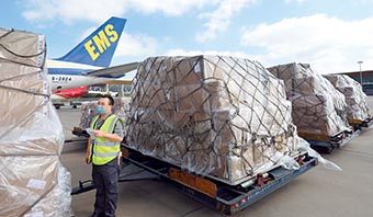 Tons of mail and medical supplies are ready to leave China’s Kunming City for Bangkok, the capital of Thailand, on June 2, 2020. That day, the all-cargo air route operated by China Postal Airlines was launched to link the two cities. (YANG ZHENG)