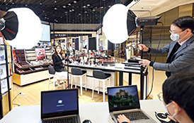 A livestream crew prepares to sell online from Shanghai New World Daimaru Department Store on March 20，2020．COVID-19 has changed ways of life.（FANG ZHE）